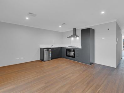 5a Forbury Street, Lakelands WA 6180