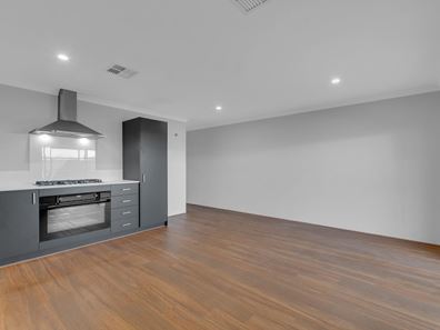 5a Forbury Street, Lakelands WA 6180