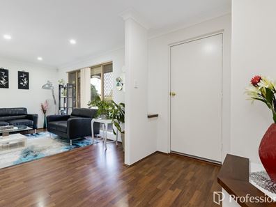 23 Chivalry Way, Thornlie WA 6108