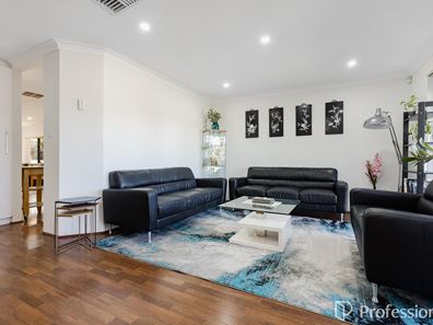 23 Chivalry Way, Thornlie WA 6108