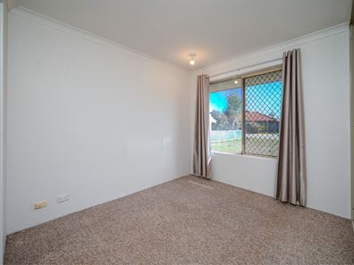 4 Quail Grove, Ballajura WA 6066