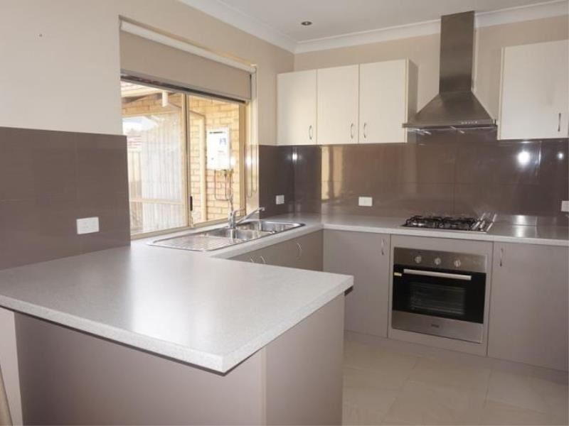 2/38 Salvado Road, Wembley