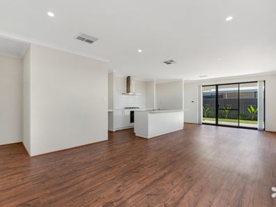 12 Midsummer Way, Treeby WA 6164