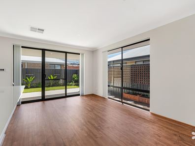 12 Midsummer Way, Treeby WA 6164