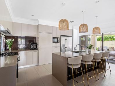 12 Parkfarm Drive, South Guildford WA 6055