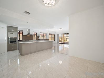29 Manchester Way, Canning Vale WA 6155