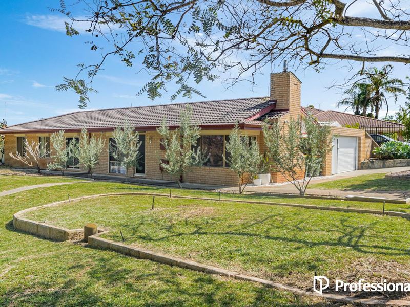1 Capstone Way, Marangaroo WA 6064