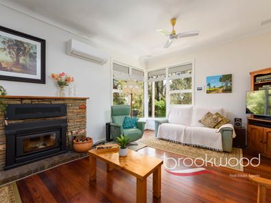 550 Coolgardie Street, Mundaring WA 6073