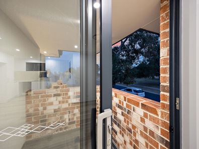 1/255 Fisher Street, Cloverdale WA 6105