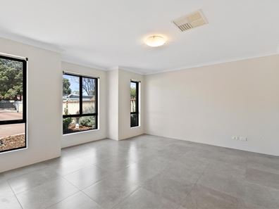 11 Field Avenue, Redcliffe WA 6104