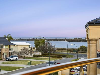 152 River Way, Salter Point WA 6152