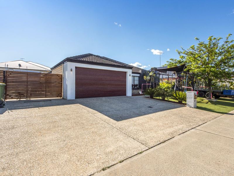 87 Warburton Trail, Lakelands