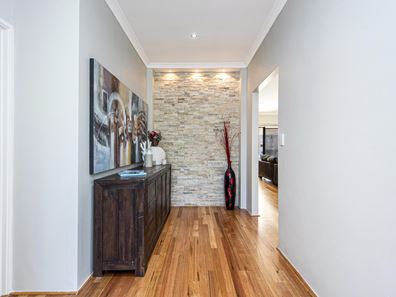 87 Warburton Trail, Lakelands WA 6180