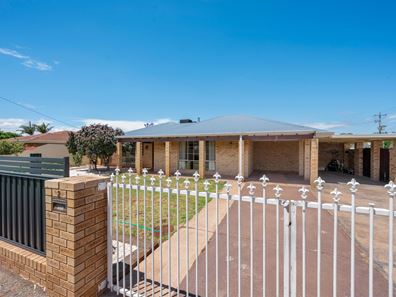 2 COMPTON COURT, Hannans WA 6430