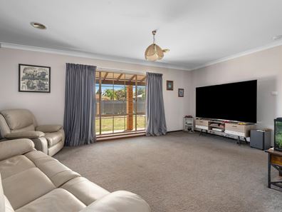 2 COMPTON COURT, Hannans WA 6430