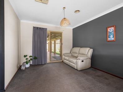 2 COMPTON COURT, Hannans WA 6430