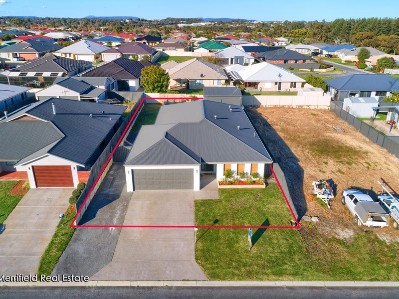 11 Goddard Way, Mckail WA 6330