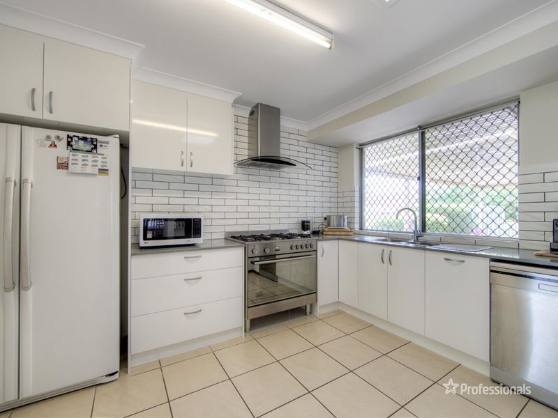 11 Hibiscus Drive, Forrestfield