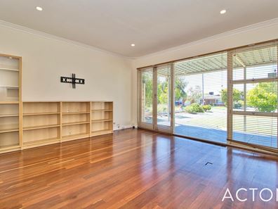 15 Apus Close, Rockingham WA 6168