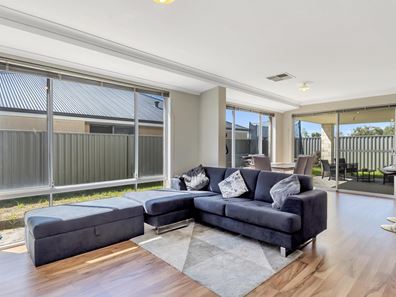 8 Sydney Way, South Yunderup WA 6208