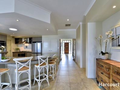 2 Nyari Court, Halls Head WA 6210