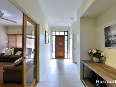 2 Nyari Court, Halls Head WA 6210
