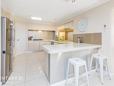 20 Voyager Drive, Thornlie WA 6108