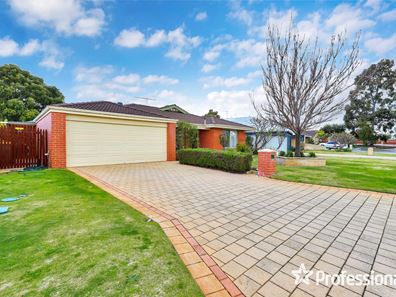 16 Tuart Court, Thornlie WA 6108