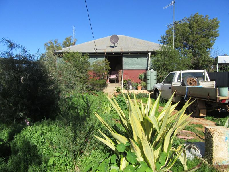 24 Railway Avenue, Carnamah