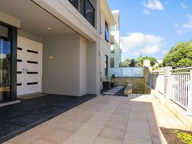 14 Swansea Promenade, Mindarie WA 6030