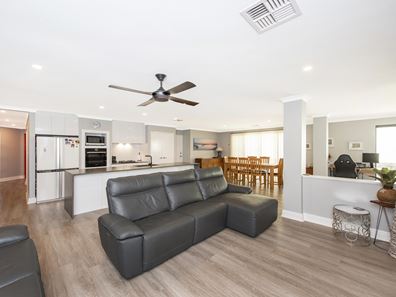 16 Searchers Crescent, Baldivis WA 6171
