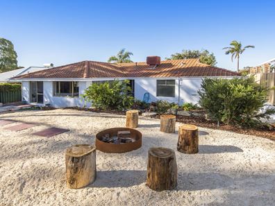 49 Mahogany Drive, Halls Head WA 6210