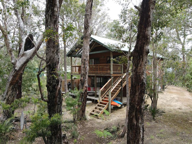 4 Flora Grove, Molloy Island