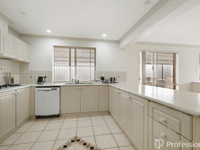 8 Columbus Boulevard, Wandina WA 6530