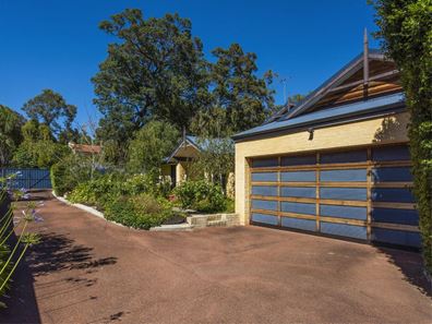 20A Mundaring Weir Road, Kalamunda WA 6076