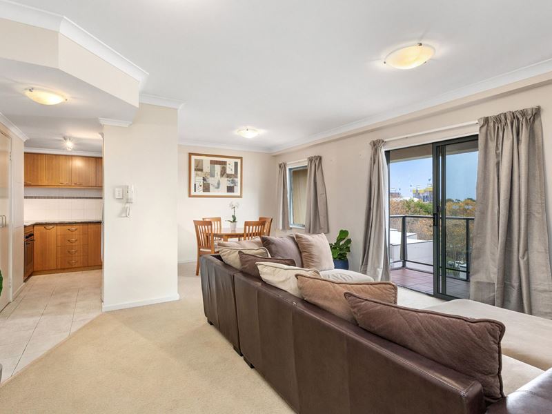 57/122 Mounts Bay Road, Perth
