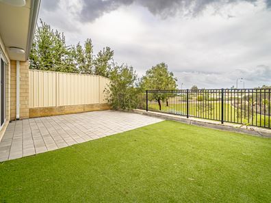 15 Benalla Way, Lakelands WA 6180