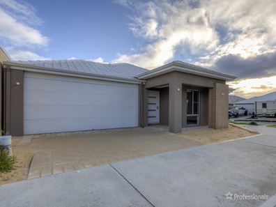 2 Almond Street, Eglinton WA 6034