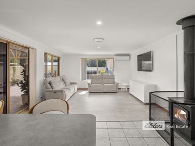 11 Oriel  Court, College Grove WA 6230