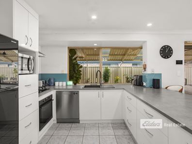11 Oriel  Court, College Grove WA 6230