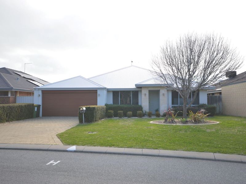 34 Santalum Circus, Halls Head WA 6210