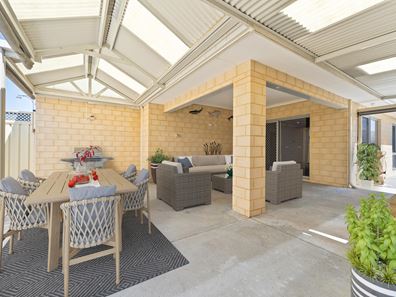 14 Hope Gardens, Madora Bay WA 6210