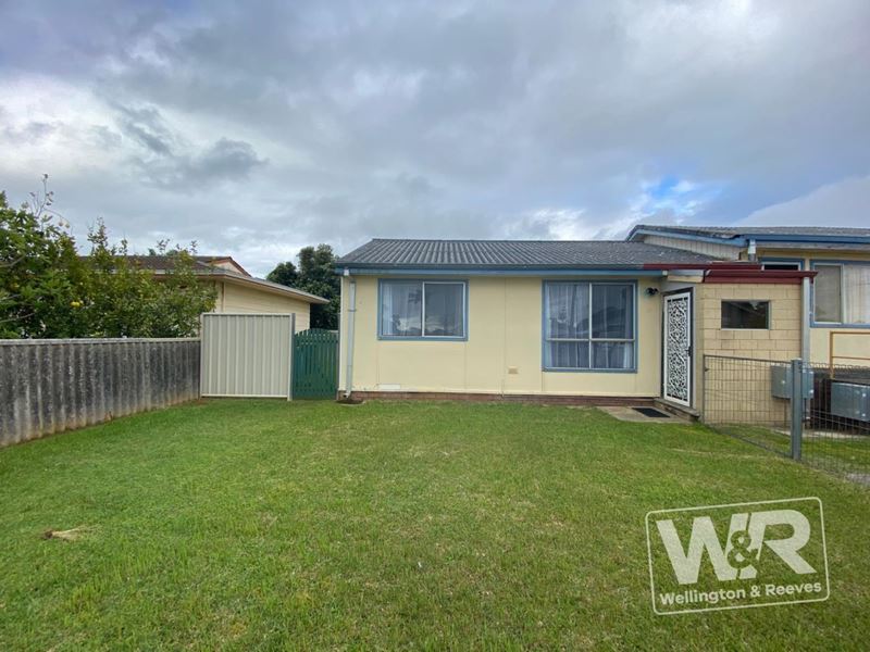 4/106 South Coast Highway, Orana WA 6330