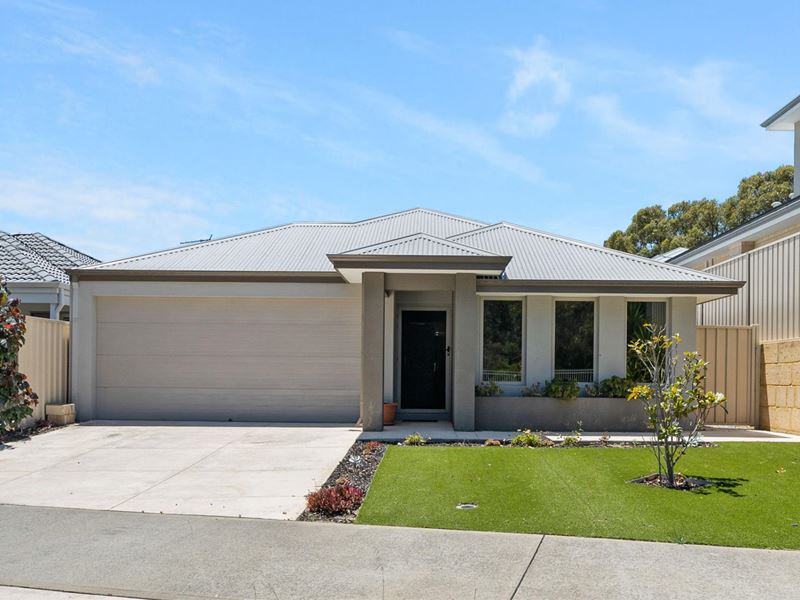 4 Dornoch Way, Meadow Springs WA 6210