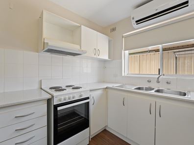 2/53 Harrison St, Rockingham WA 6168