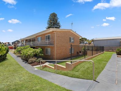 2/53 Harrison St, Rockingham WA 6168