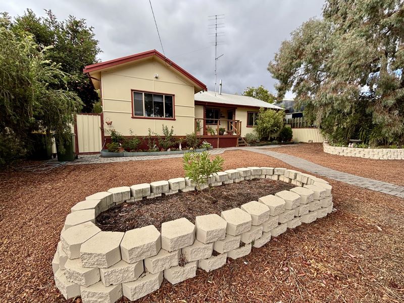 51 Mclarty Street, Dwellingup WA 6213