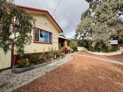 51 Mclarty Street, Dwellingup WA 6213