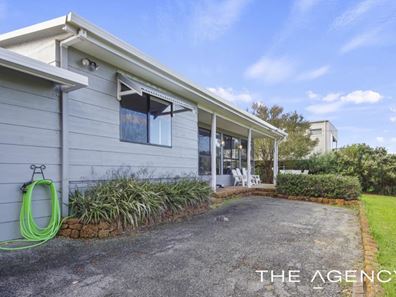 24 Lights Road, Ocean Beach WA 6333