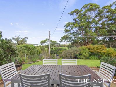24 Lights Road, Ocean Beach WA 6333